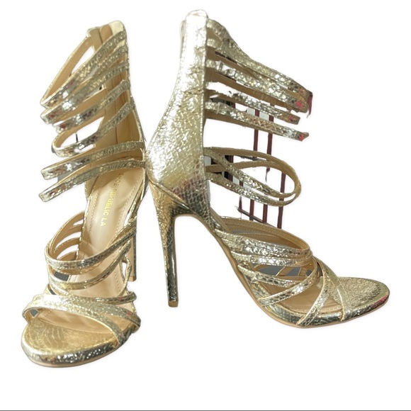 Golden heels - Picture 2 of 2